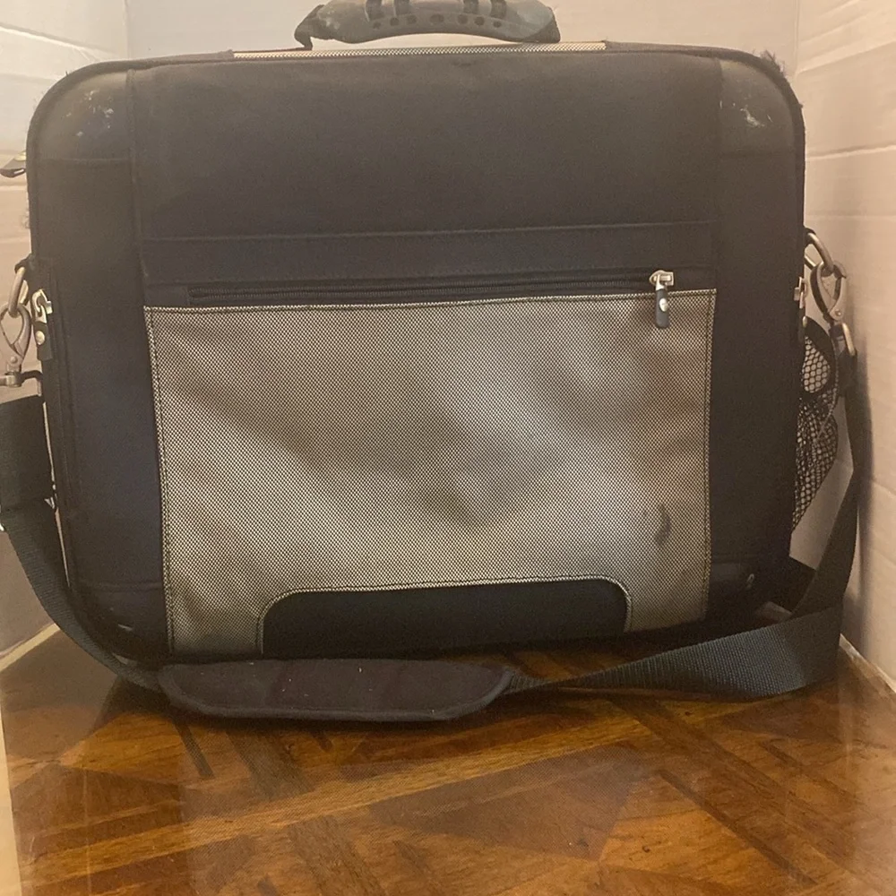 DELL LABTOP CARRYING CASE
